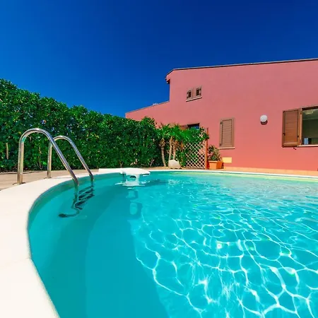 Luxury Villa *