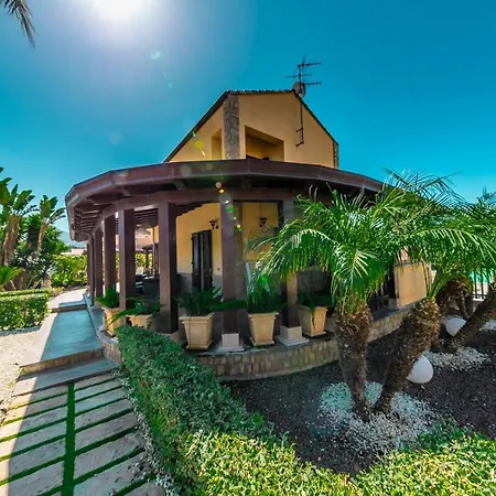Luxury Villa *