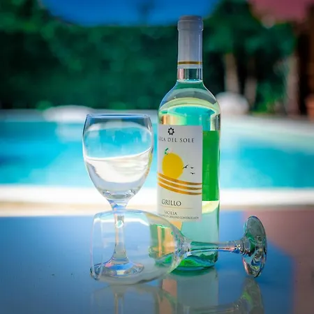 Luxury Lascari