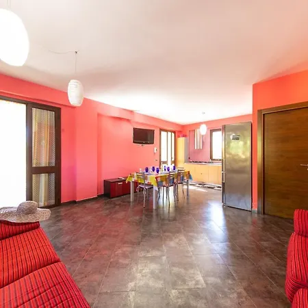 Luxury * Lascari