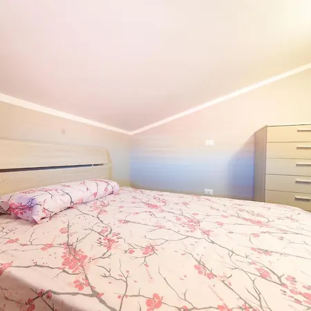 Luxury * Lascari